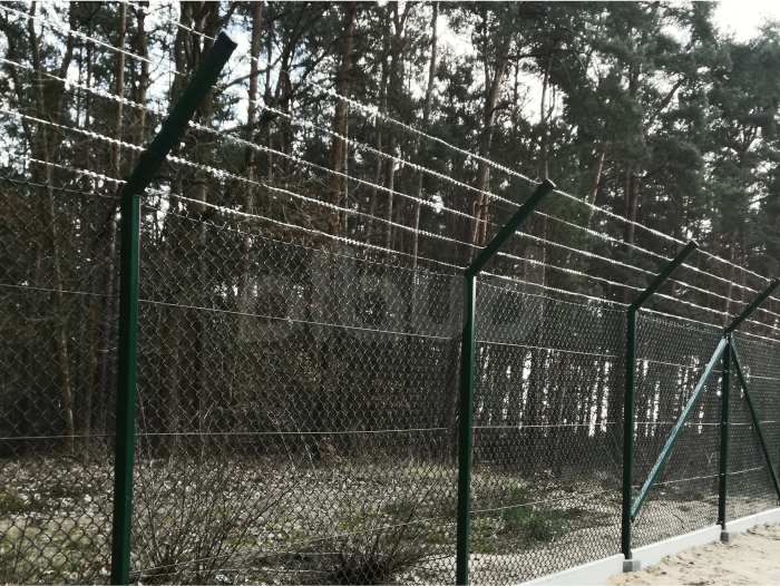 realizacja drut kolczasty ogrodzenie wojskowe