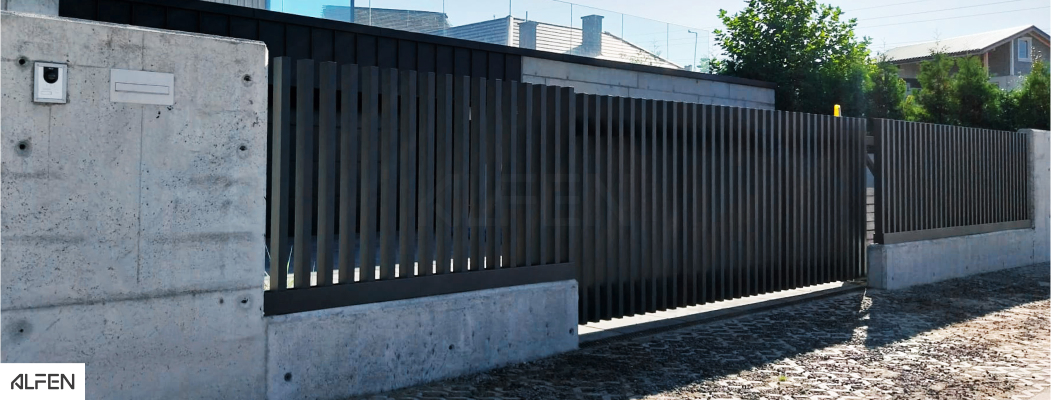 nowoczesne ogrodzenie grzebieniowe aluminiowe afen r09